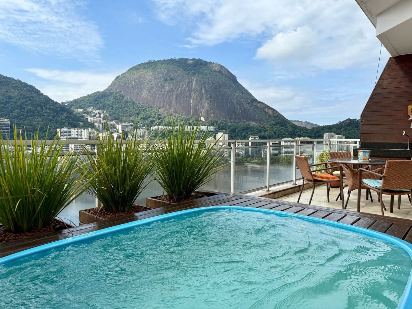 Cobertura Indevassada com vista para a Lagoa