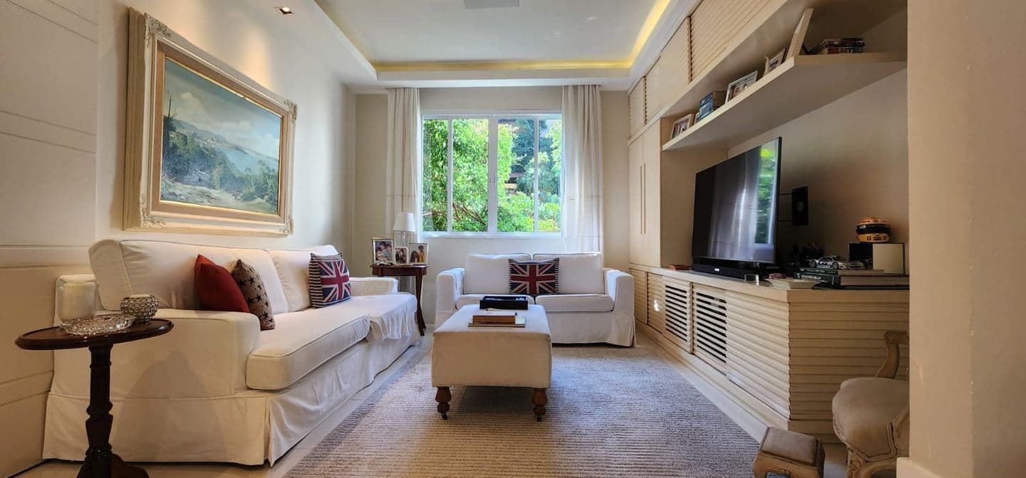 Charm and Greenery in Gávea | 104m² on Rua João Borges